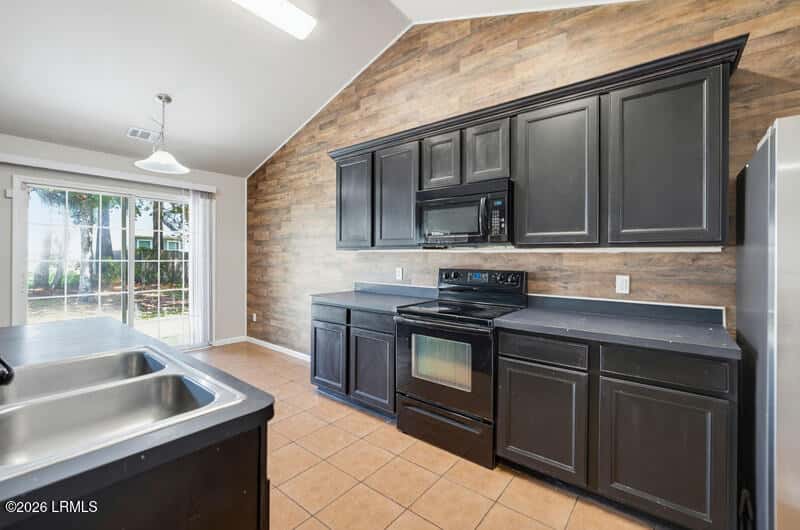 9 Harbison Place, Beaufort, SC 29906 — photo 7 of 40