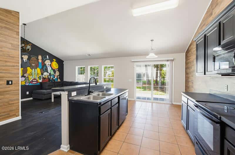 9 Harbison Place, Beaufort, SC 29906 — photo 8 of 40