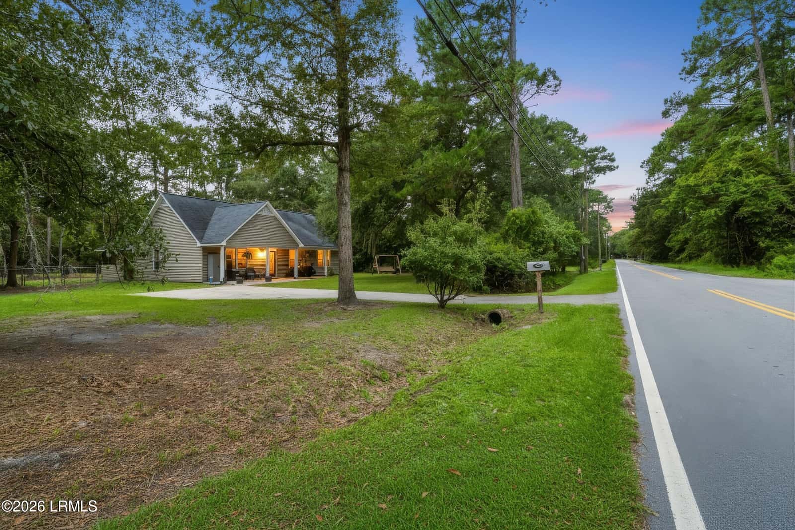 16 Hewlett Road, Beaufort, SC 29907 — photo 3 of 36