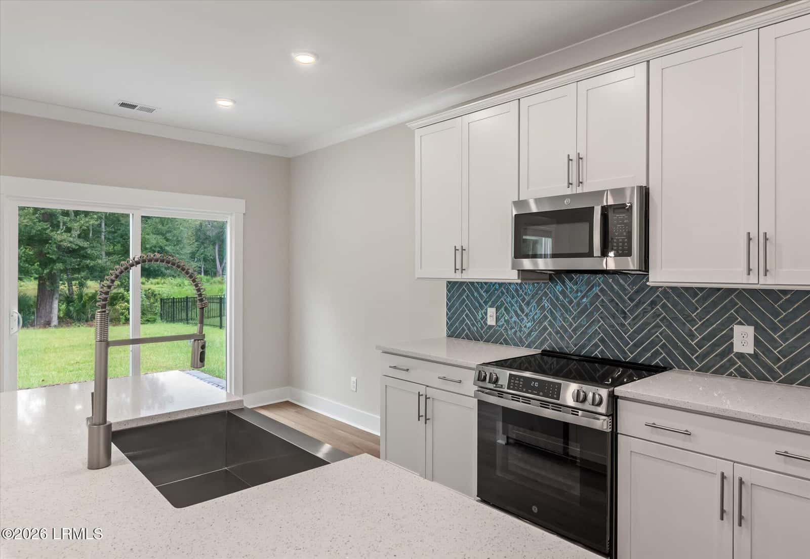 27 Fairfield Road, Beaufort, SC 29907 — photo 11 of 38