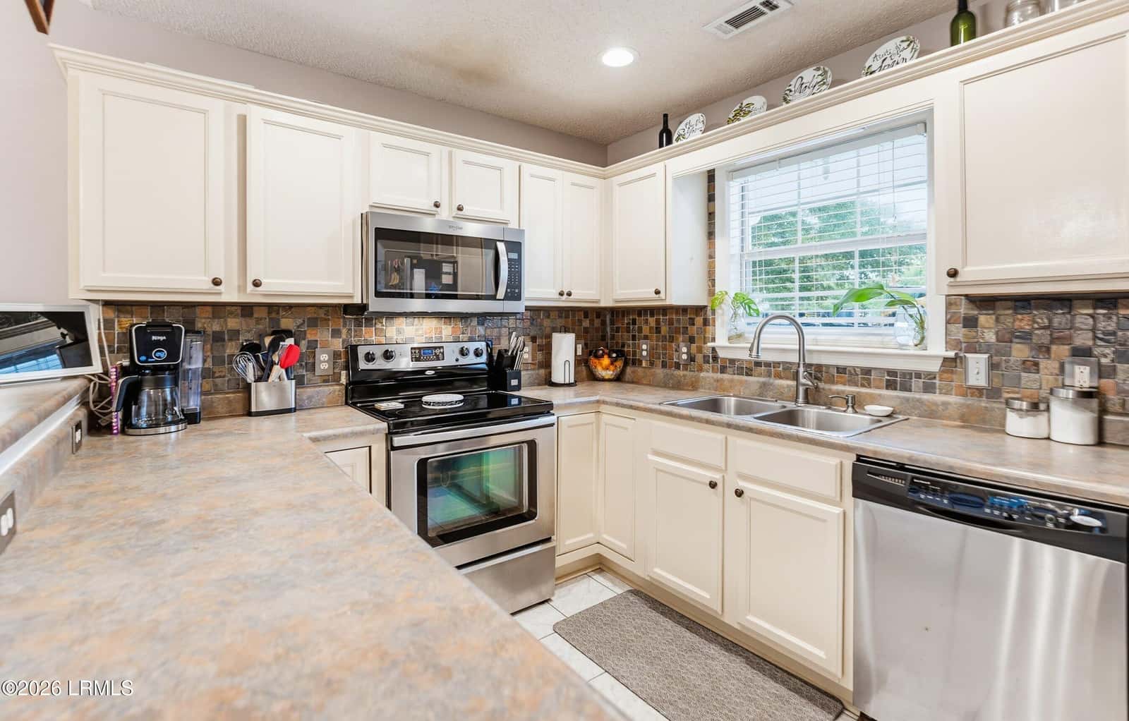 11 Lucerne Avenue, Beaufort, SC 29907 — photo 13 of 40