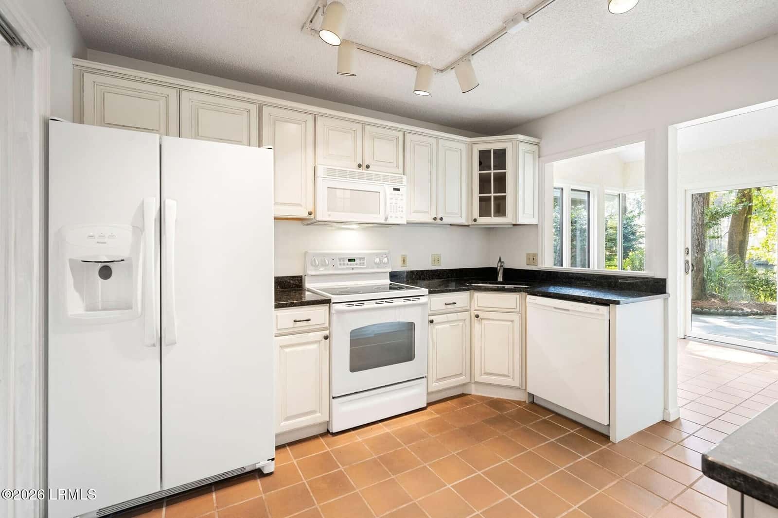 33 Victoria Drive, Hilton Head Island, SC 29926 — photo 6 of 60