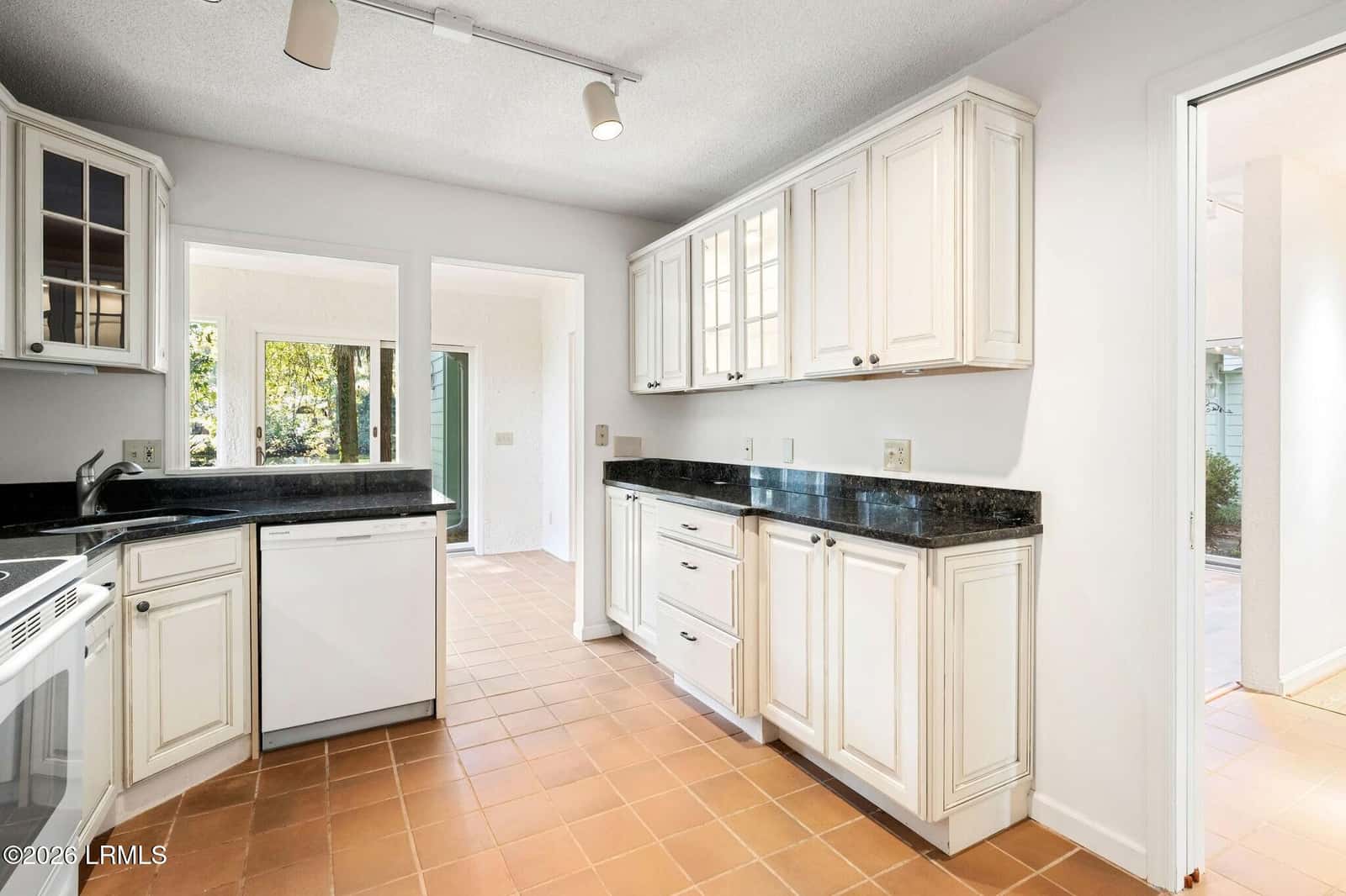 33 Victoria Drive, Hilton Head Island, SC 29926 — photo 7 of 60