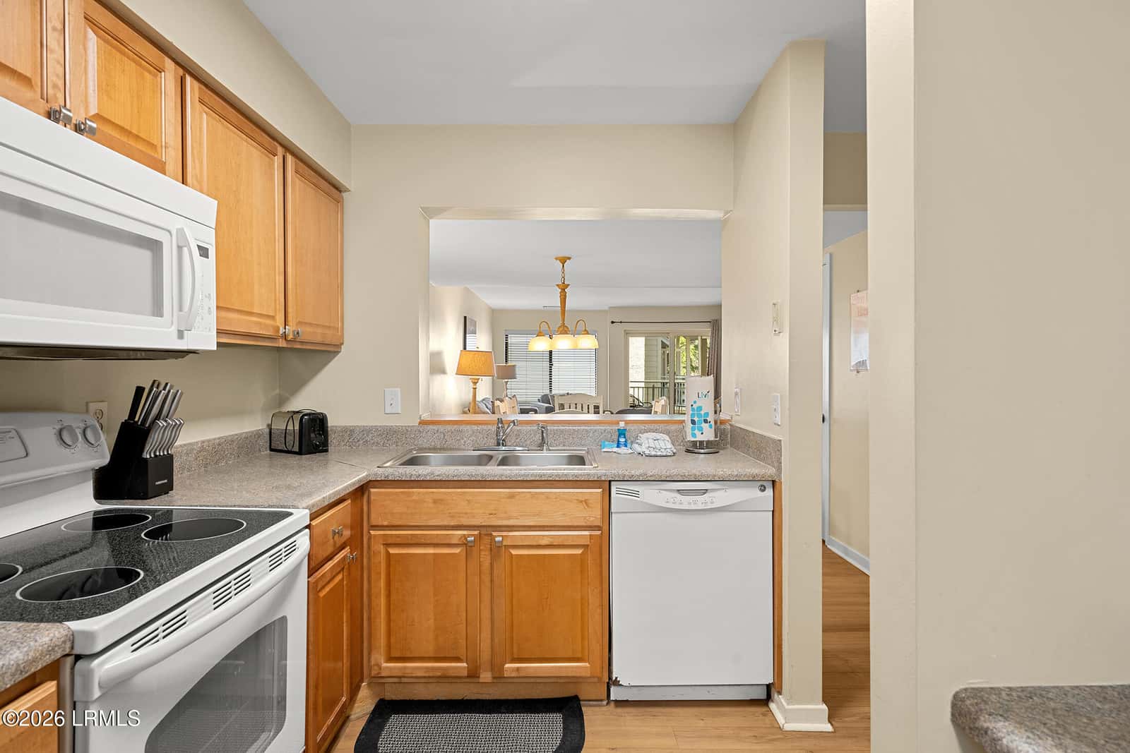 15 Deallyon Avenue 113, Hilton Head Island, SC 29928 — photo 4 of 32