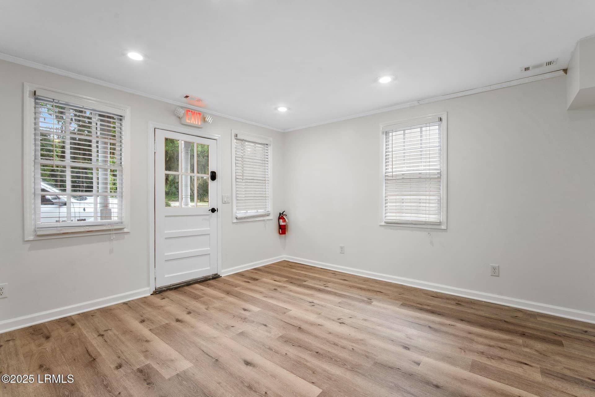 609 Carteret Street, Beaufort, SC 29902 — photo 4 of 26