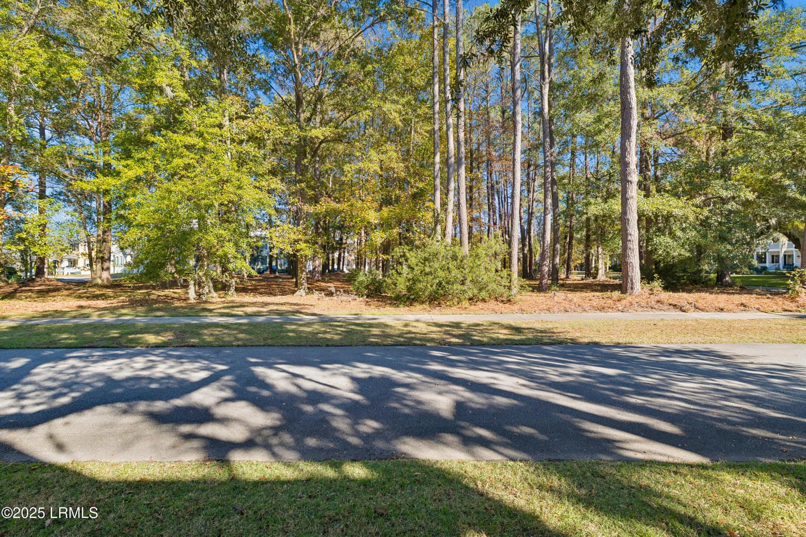 7 N Loudon, Beaufort, SC 29906 — photo 1 of 40