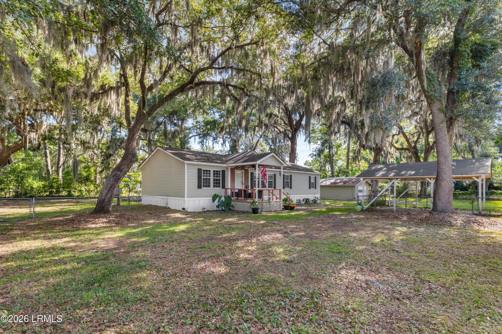 122 Bonaire Circle S, Beaufort, SC 29906 — photo 1 of 23