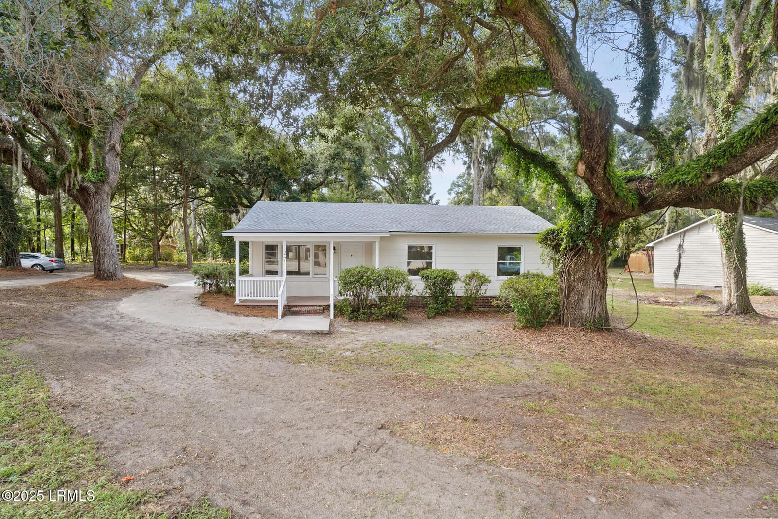 27 Miller Drive W, Beaufort, SC 29907 — photo 1 of 21