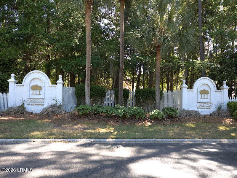 105 Palmetto Place, Beaufort, SC 29902 — photo 1 of 18